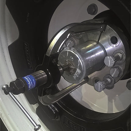 Hydraulic Puller in use