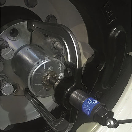 Hydraulic Puller & Separator Kit in use